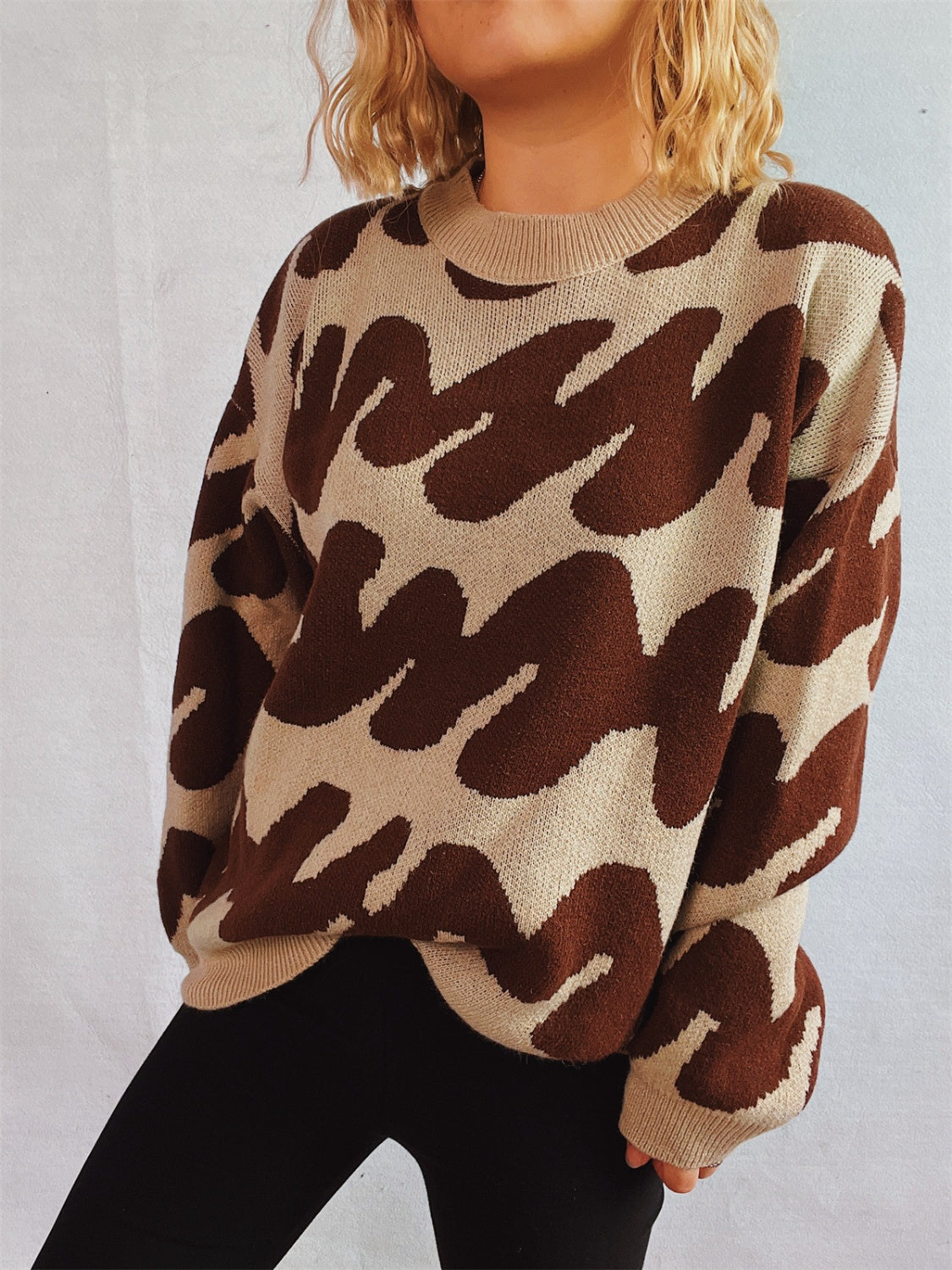 Anita | Contrasting long-sleeved sweater with a crew neck