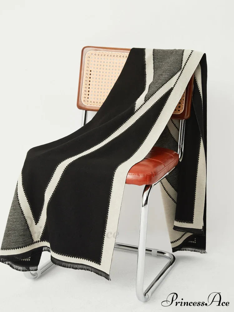Contrast Color Graceful Geometric Scarf