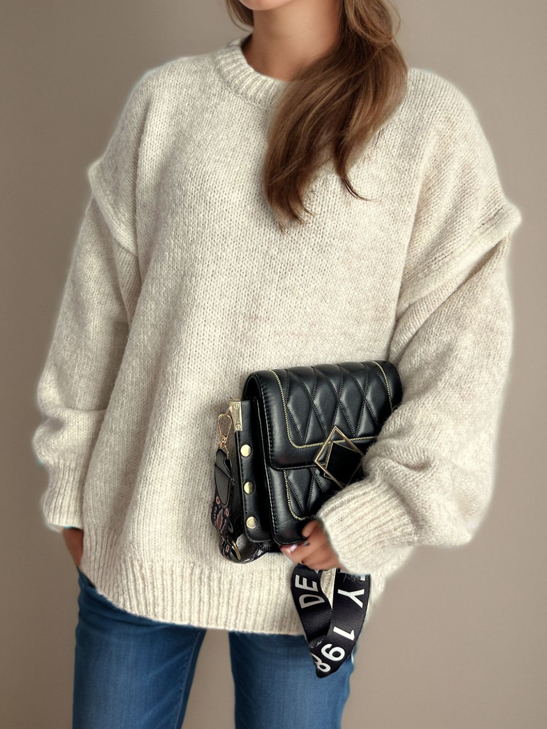 Luz | Round neck sweater with sloping shoulders and contrasting trim