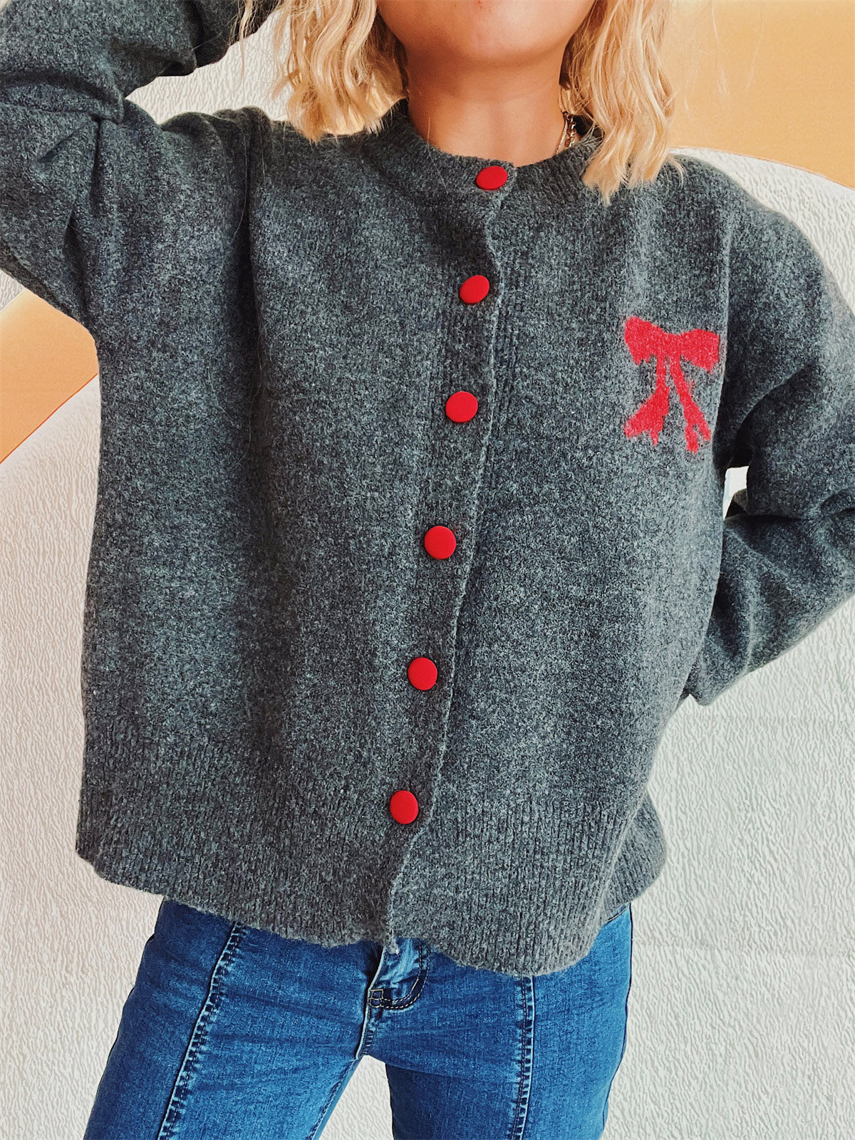 Beate | Long-sleeved cardigan with bow and round neckline and buttons