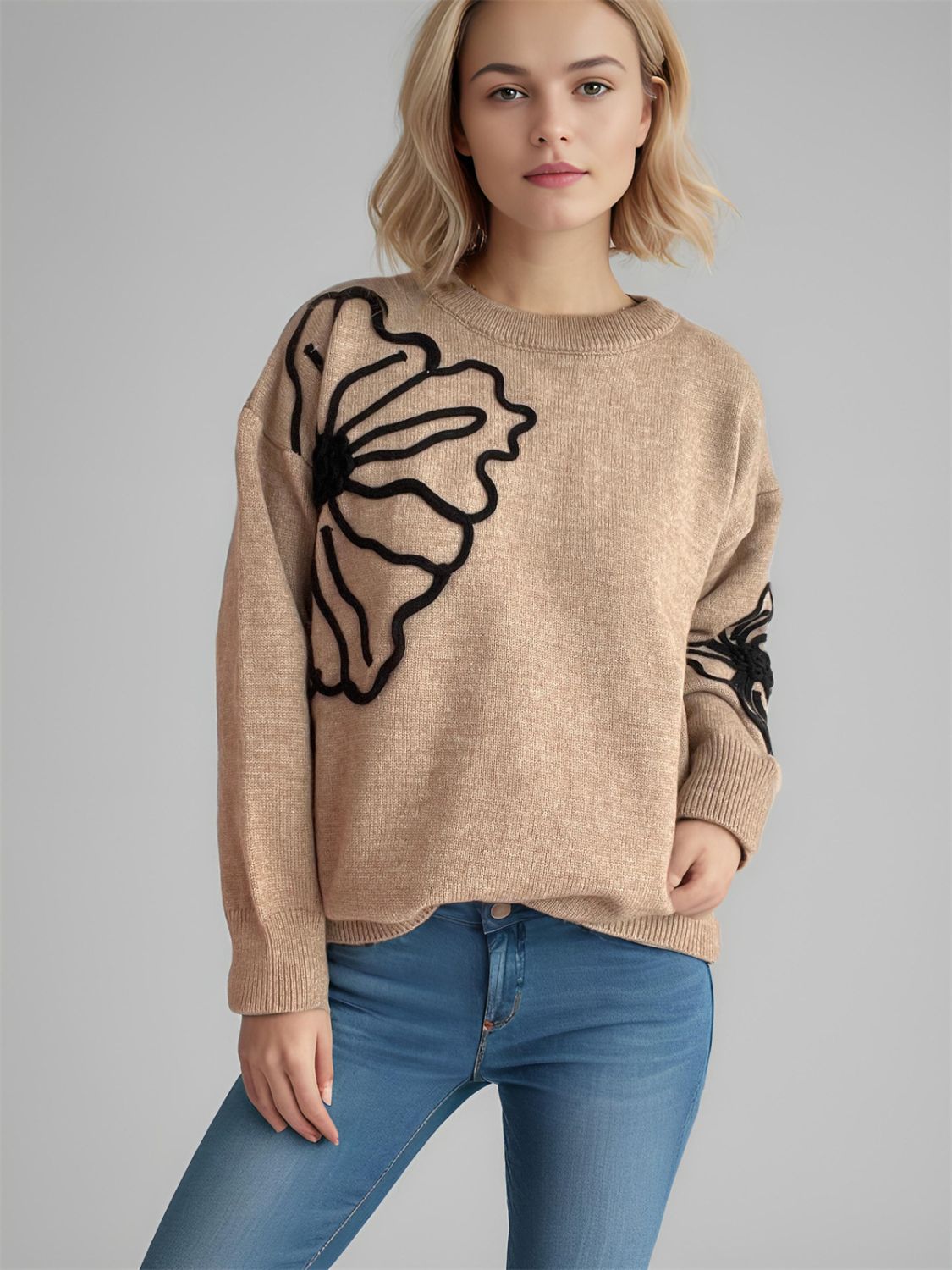 Gerda | Long-sleeved sweater with a floral crew neck