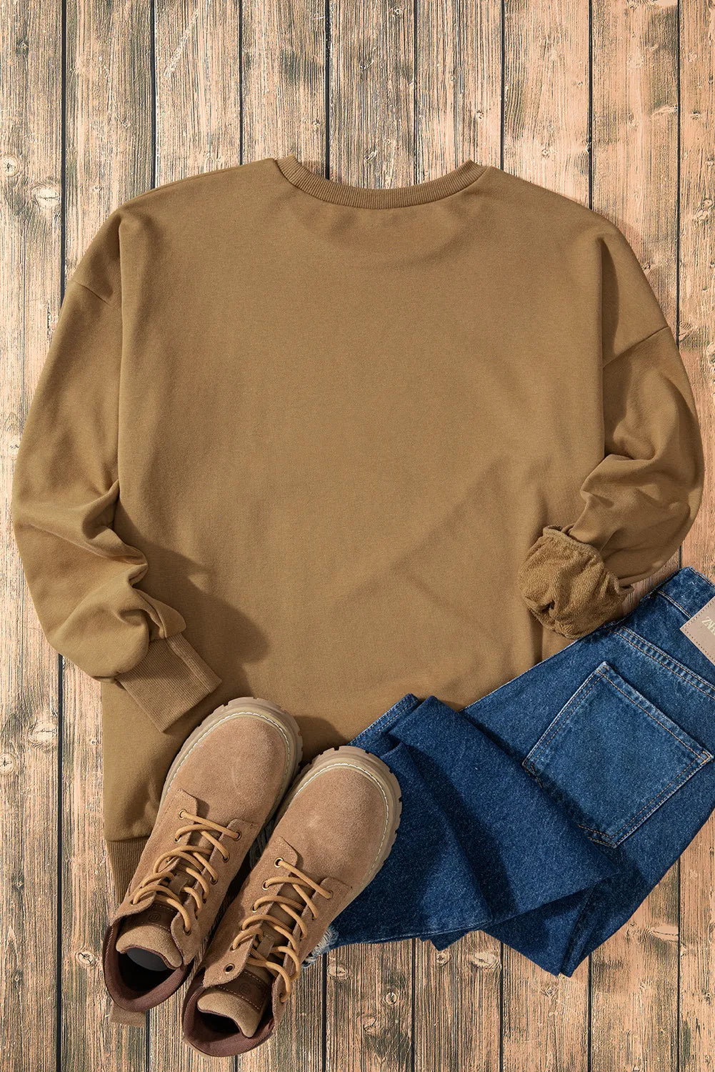 Claudia | Long-sleeved sweatshirt with a high, low crew neck