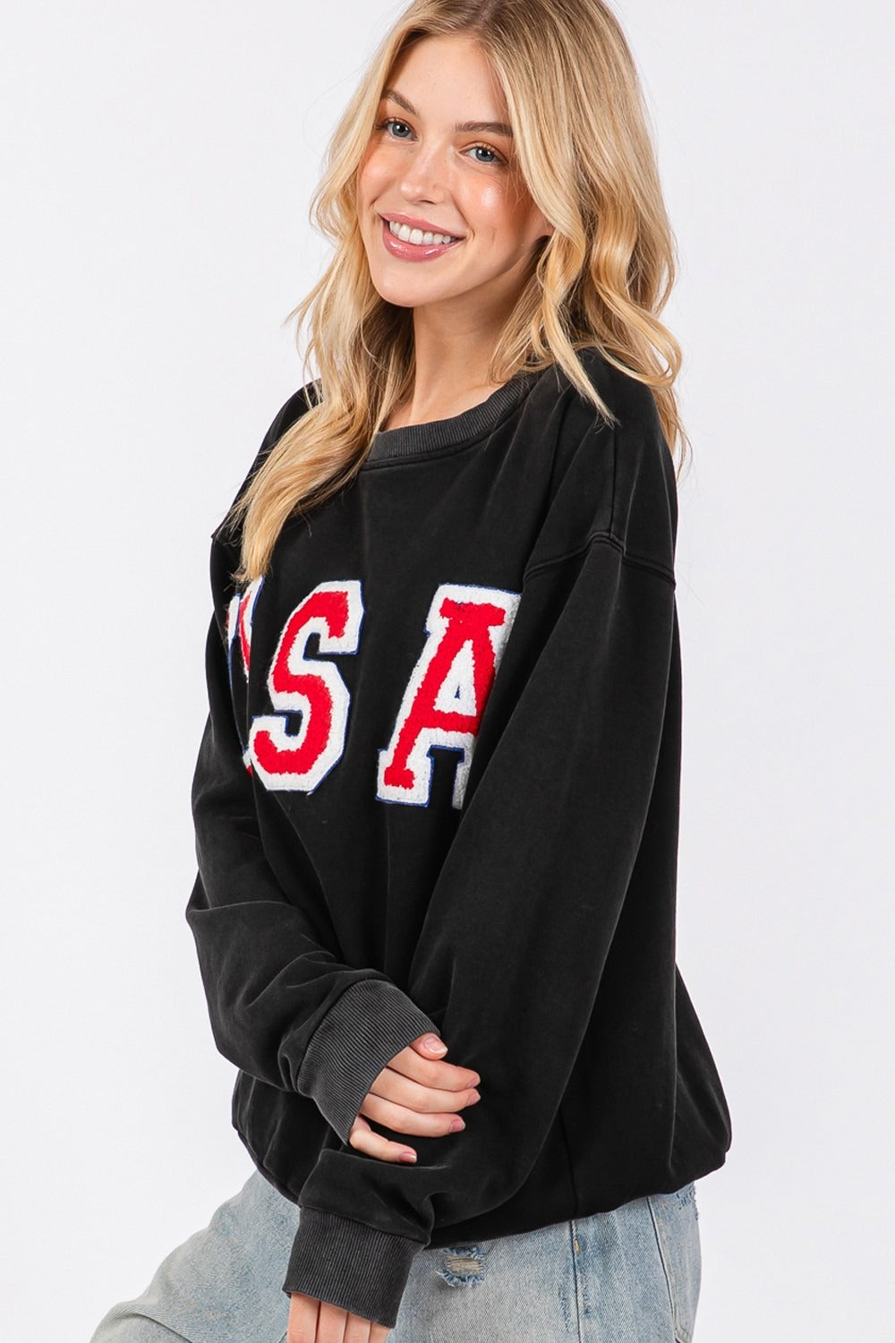 Begoña | SAGE + FIG crew neck sweatshirt with USA letter patch