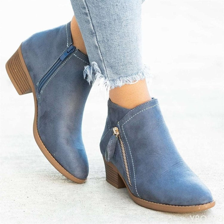 Romina | Fashionable suede boots for autumn.
