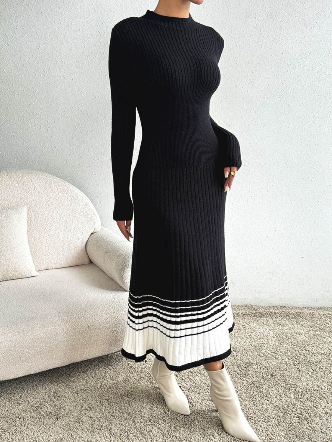 Cristina | Contrasting colored sweater dress with a stand-up collar and long sleeves