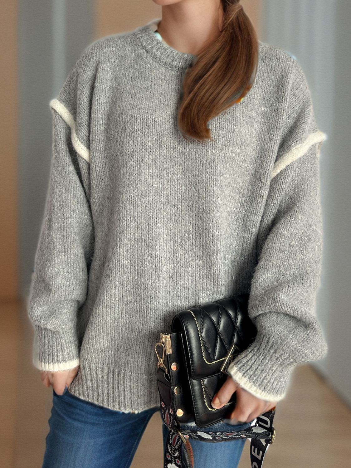 Luz | Round neck sweater with sloping shoulders and contrasting trim