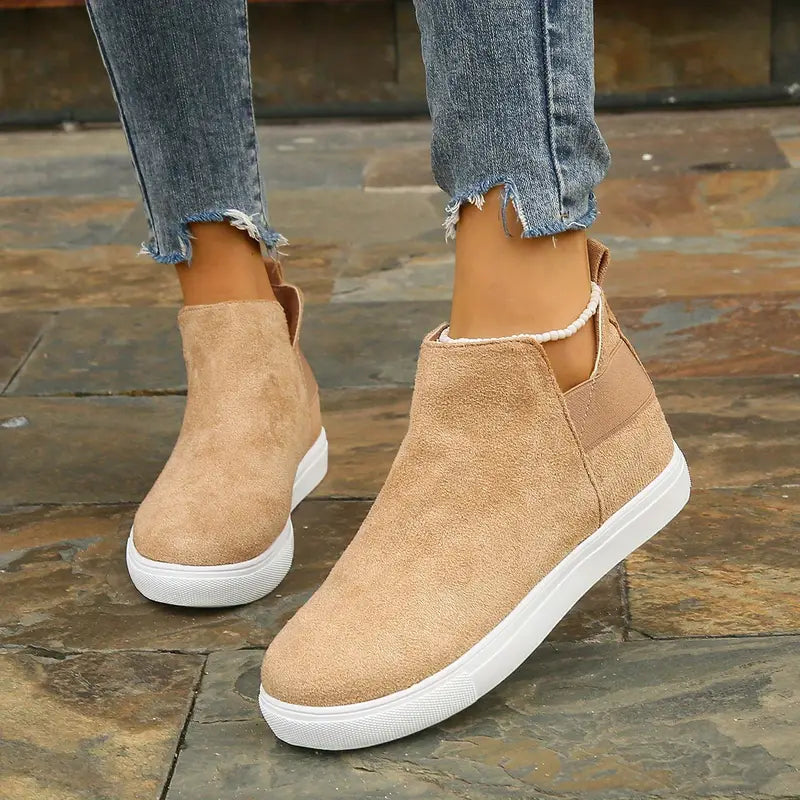 Vania | Relaxed and supportive orthopedic boots.
