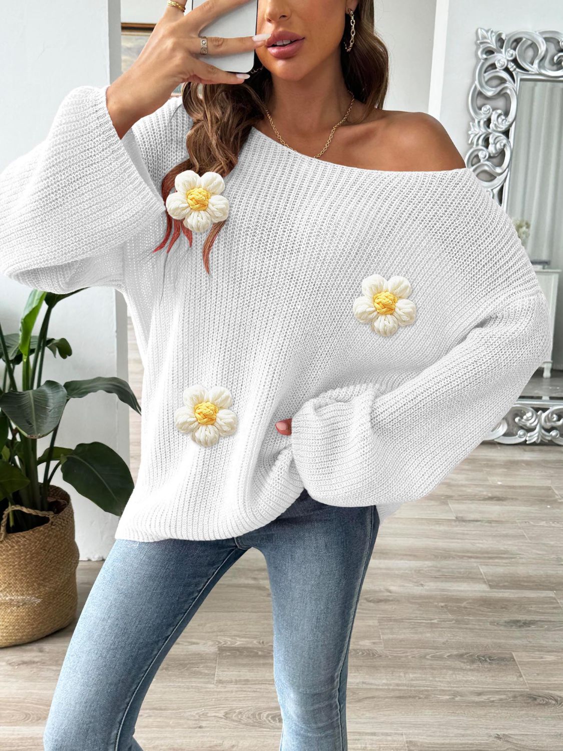 Mirjam | Long-sleeved sweater with a floral crew neck