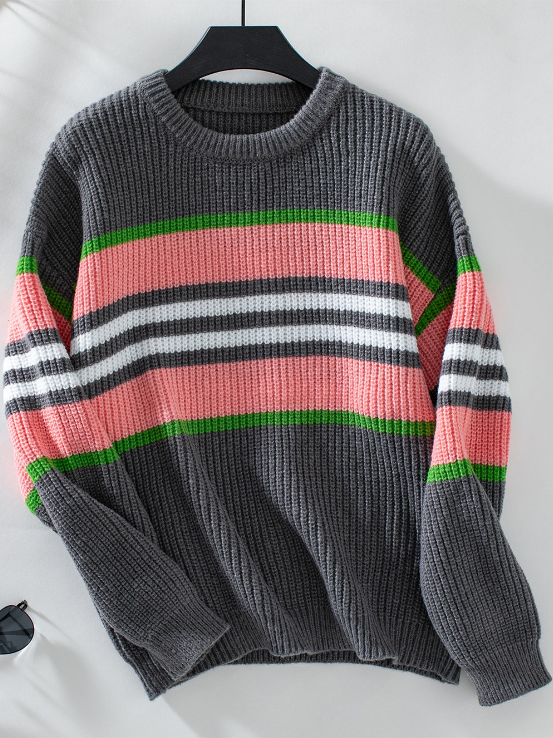 Barbara | Long-sleeved sweater with contrasting stripes and a crew neck