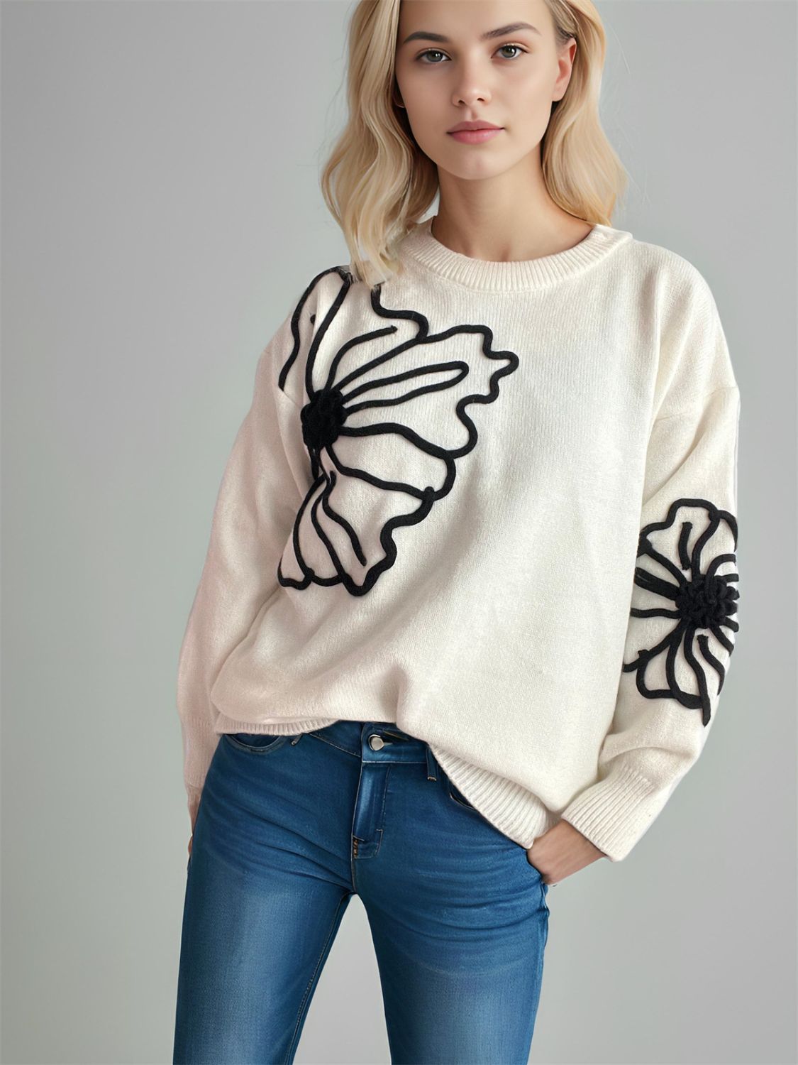 Gerda | Long-sleeved sweater with a floral crew neck