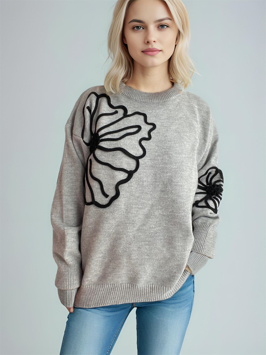 Gerda | Long-sleeved sweater with a floral crew neck