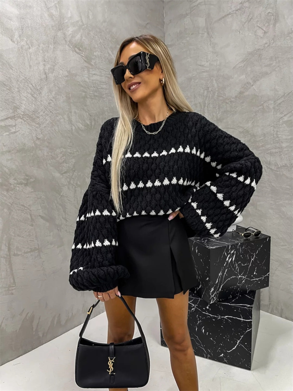 Clara | Contrasting long-sleeved sweater with a crew neck