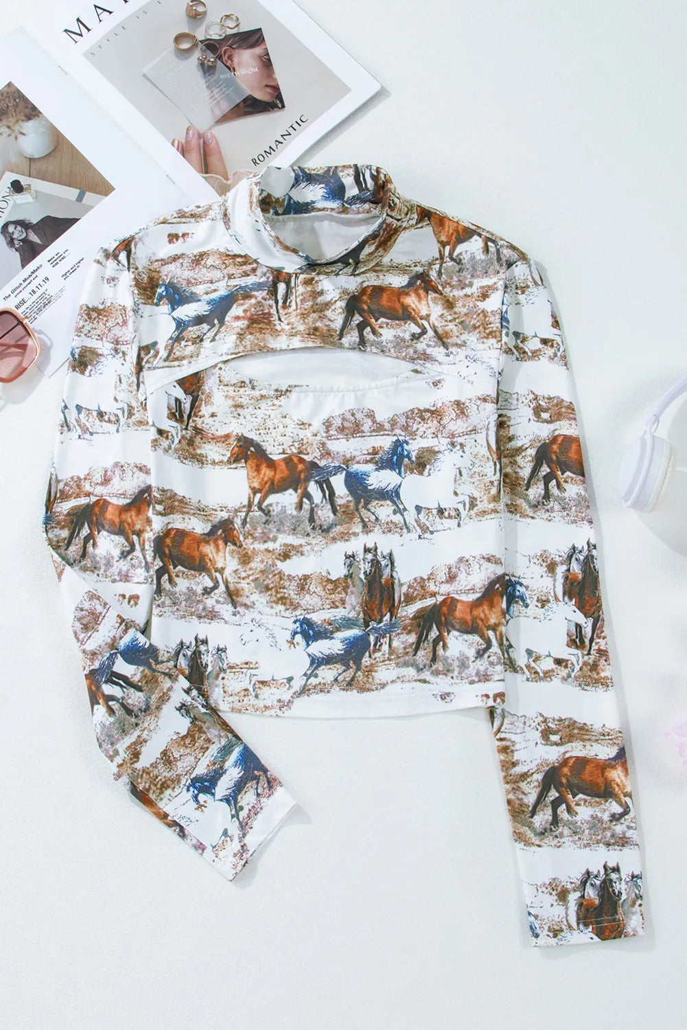 Alice | Long-sleeved T-shirt with stand-up collar and cutout print