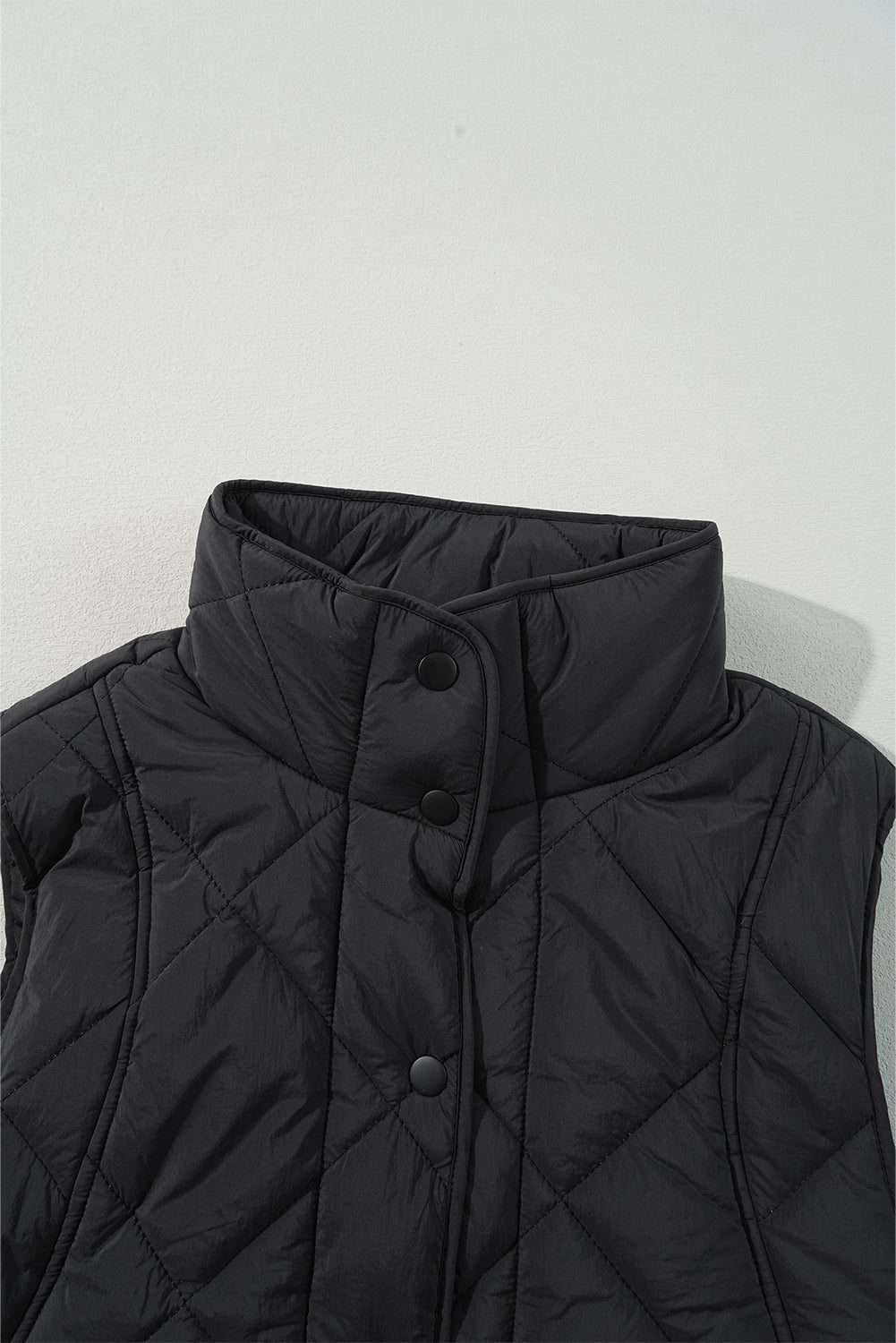 Maite | Vest with snap-down structure and pockets