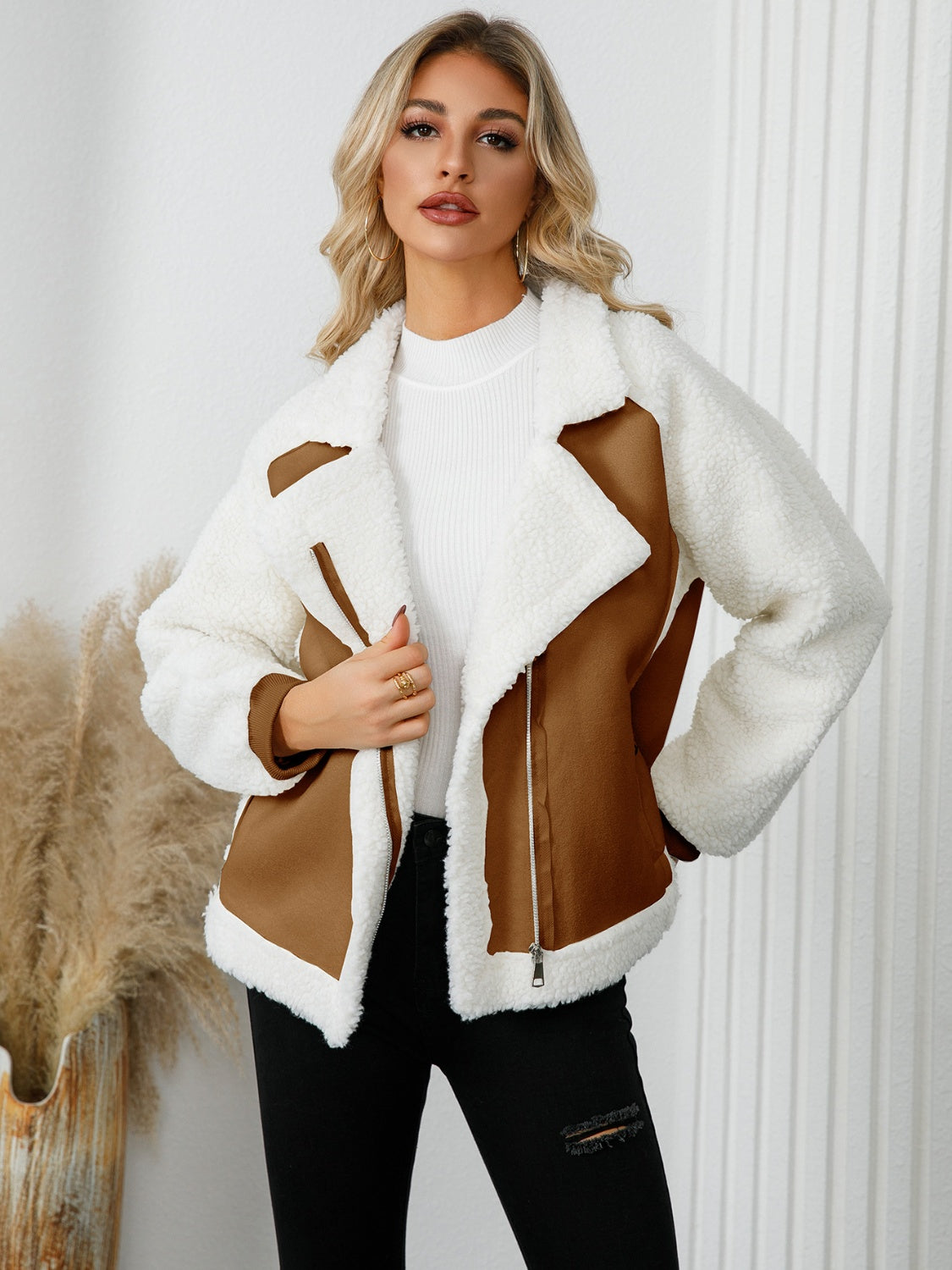 Margrit | Sherpa long sleeve jacket with pockets and zip fastening