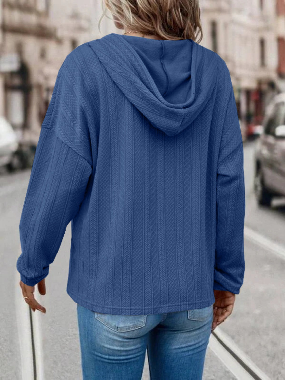 Carolina | Long sleeve hoodie with drawstring and dropped shoulders