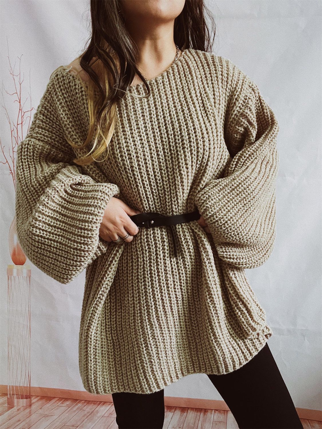 Regina | Long-sleeved sweater with a boat neck and belt