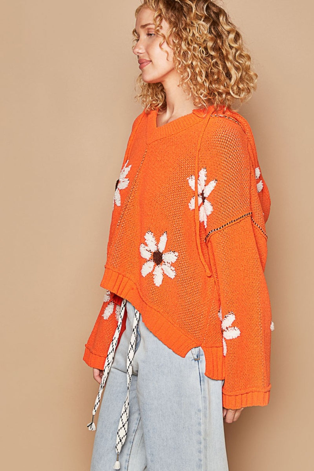 Annika | High-low hooded sweater with floral pattern