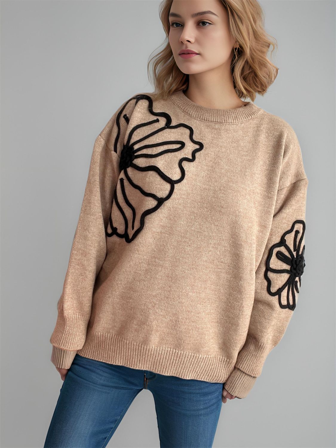 Gerda | Long-sleeved sweater with a floral crew neck