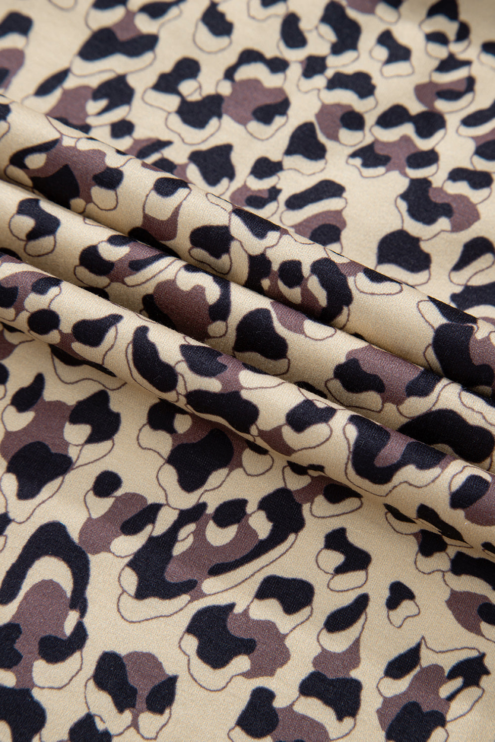 Clara | Long-sleeved sweatshirt with a slit leopard crew neck