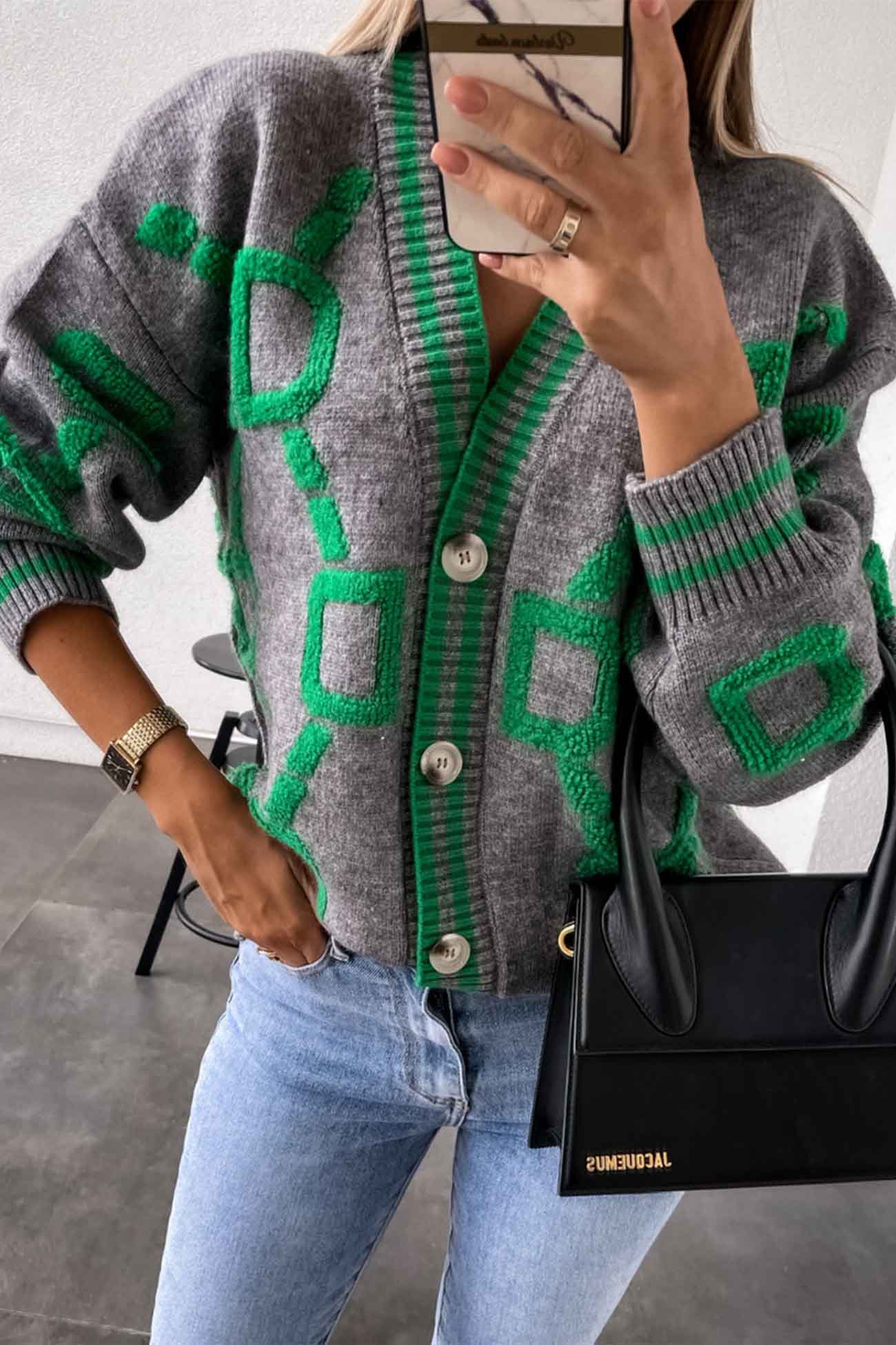Amelie | Cardigan with contrasting letters and long sleeves