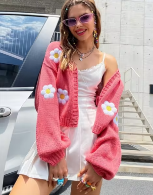 Abigail | Cardigan with large floral embroidery