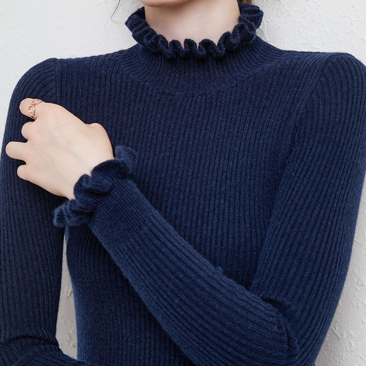 Mercedes® | Casual and effortless winter sweater