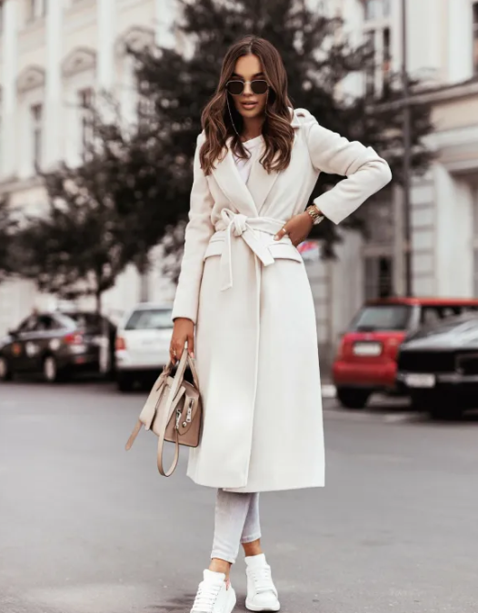Angela | Tablecloth with V-neck and long sleeves