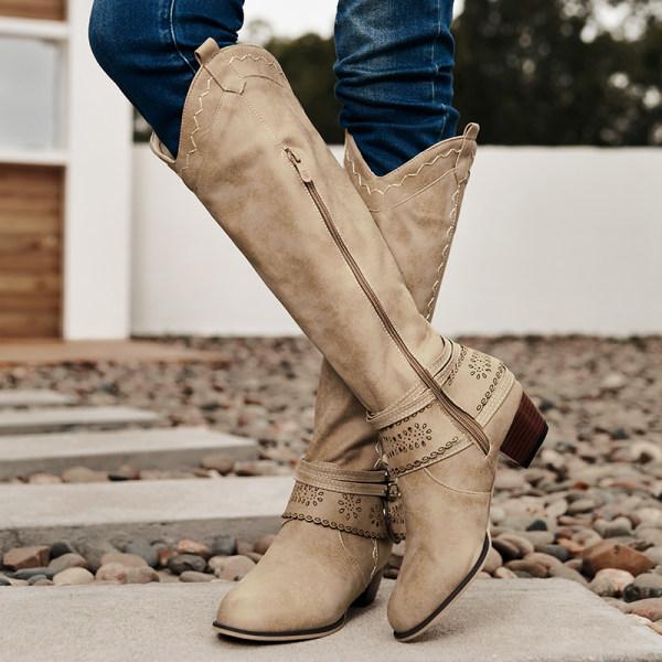Ofelia | Modern and supportive orthopedic boots.