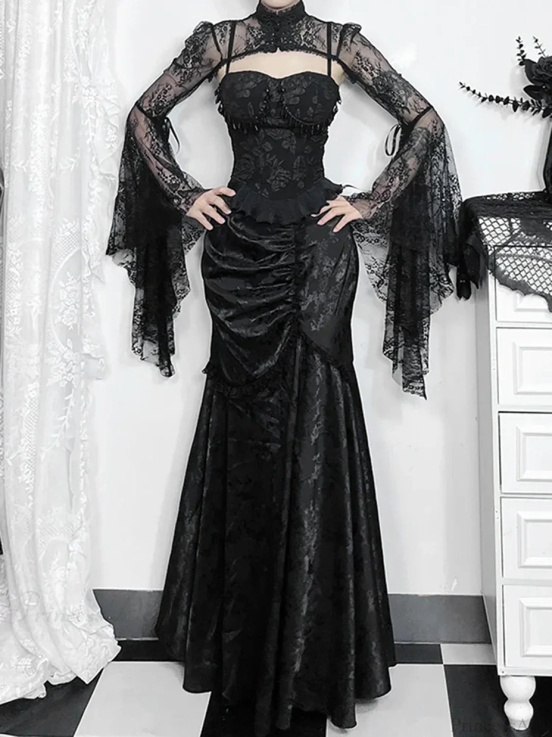 Lace Splicing Asymmetric Skirt