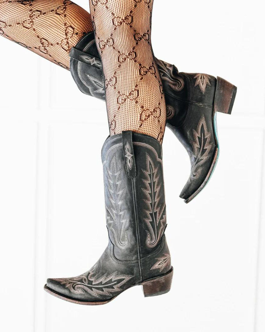 Waleska | Custom-made orthopedic casual boots.