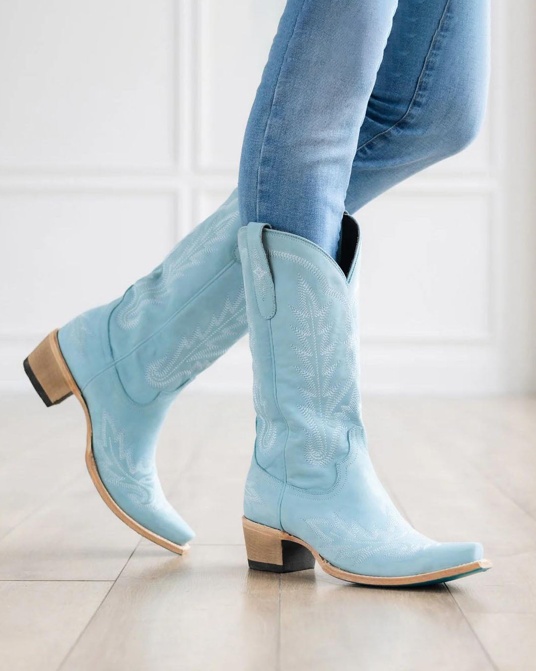 Waleska | Custom-made orthopedic casual boots.