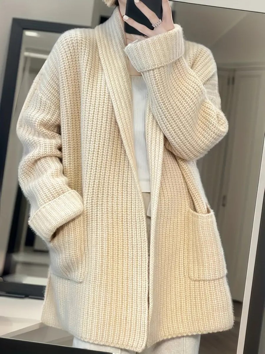 Eva | Relaxed and timeless winter cardigan