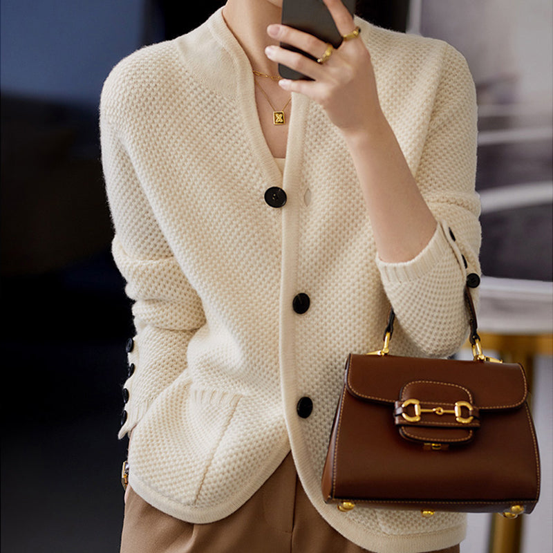 Delia | Relaxed and timeless winter cardigan