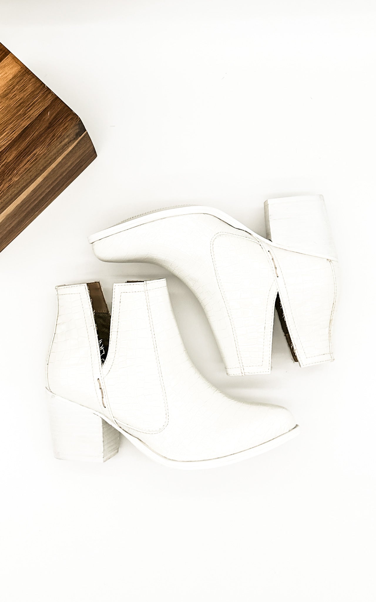 Marion | Ankle boots in white crocodile leather