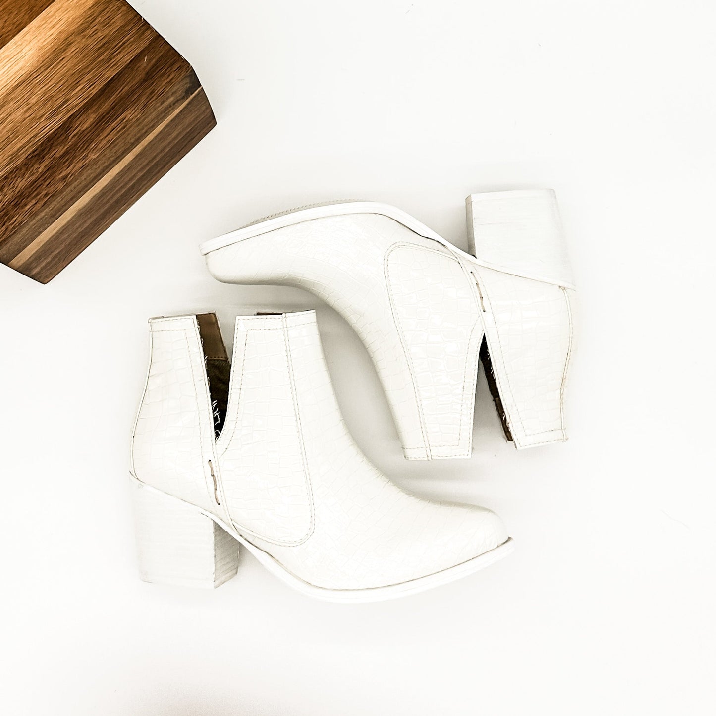 Marion | Ankle boots in white crocodile leather