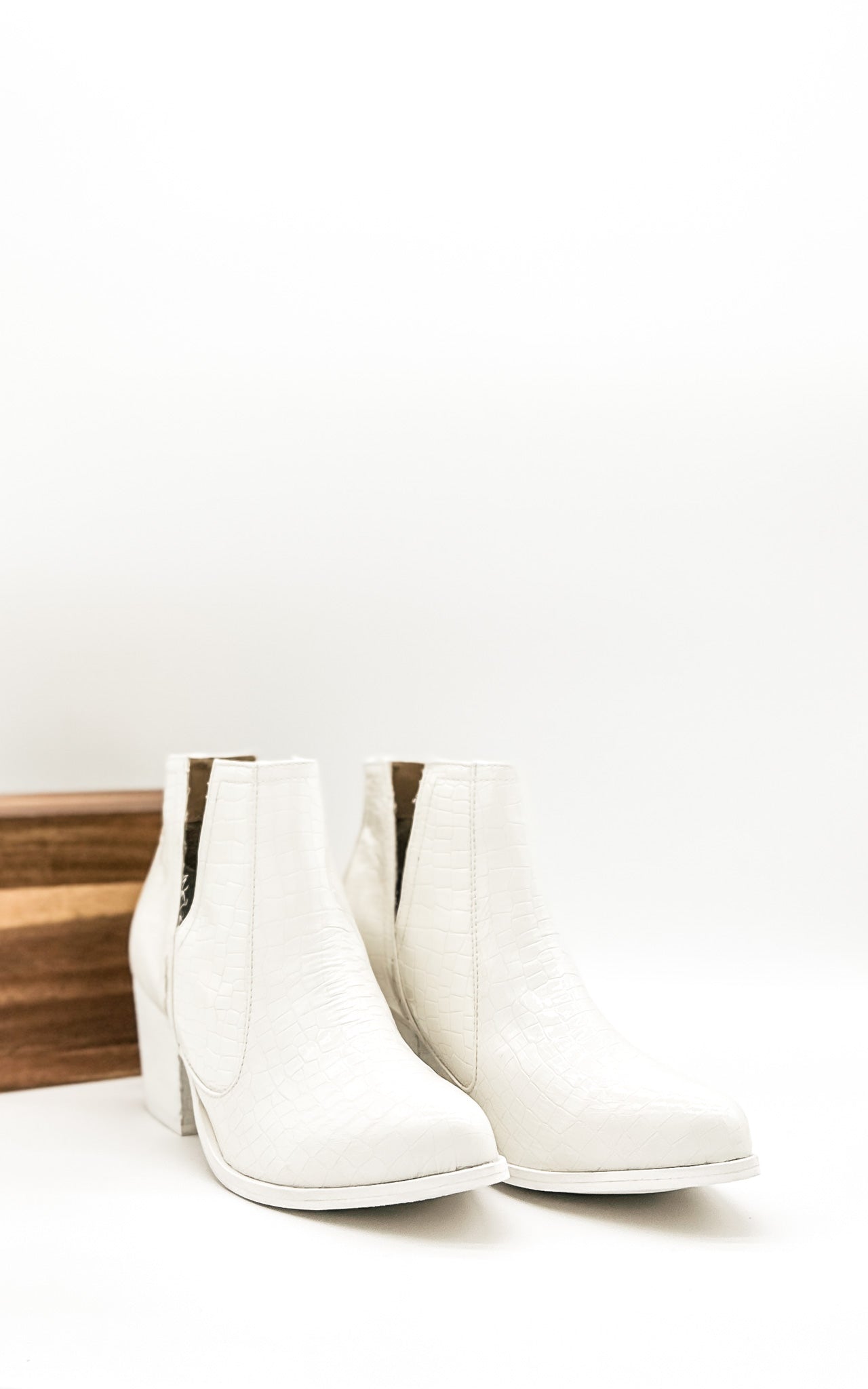 Marion | Ankle boots in white crocodile leather
