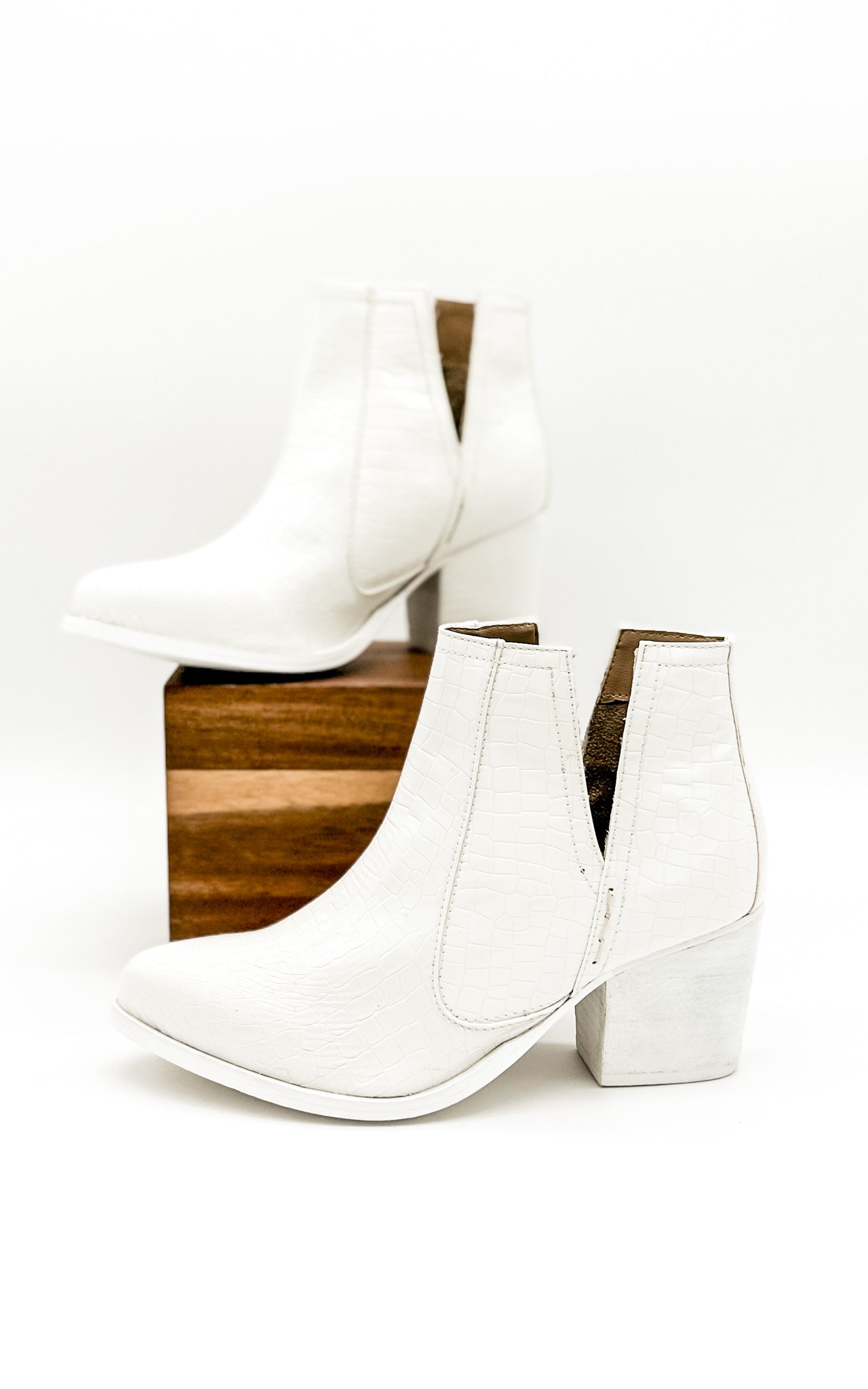 Marion | Ankle boots in white crocodile leather