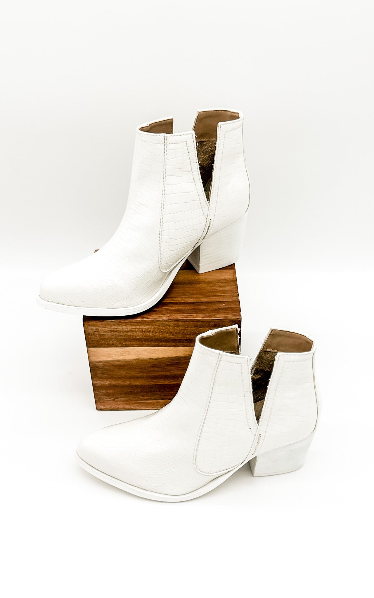 Marion | Ankle boots in white crocodile leather