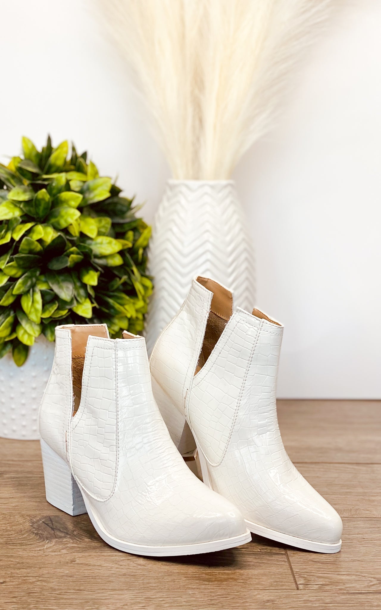 Marion | Ankle boots in white crocodile leather
