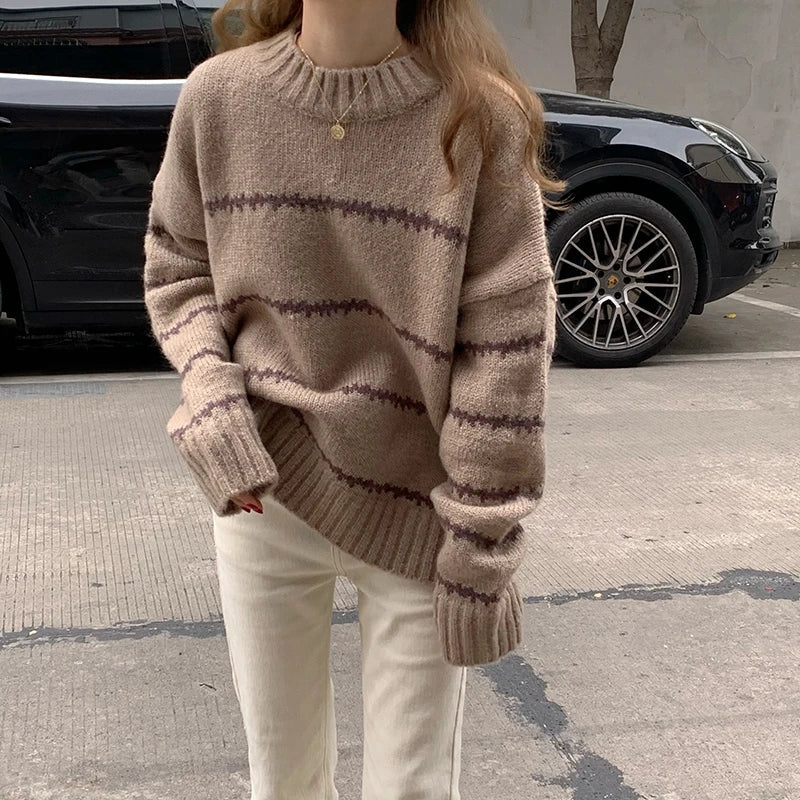 Delia | Casual, loose knitted sweater for women