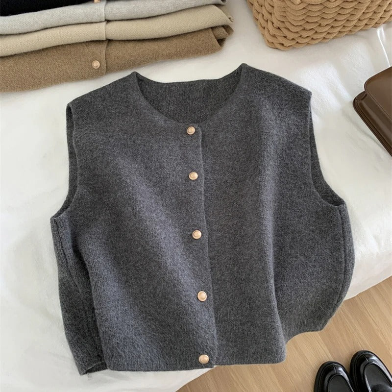 Magdalena | Elegant knitted top for women in autumn