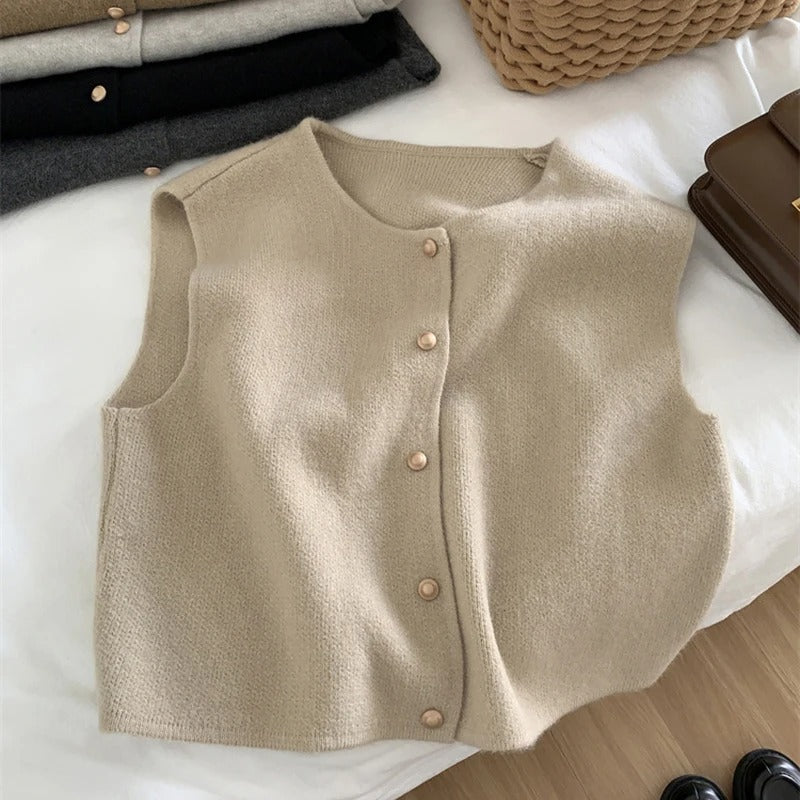 Magdalena | Elegant knitted top for women in autumn